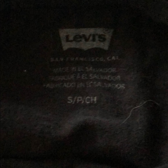 LEVI’s tee. - Picture 2 of 3
